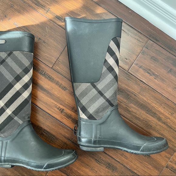 SOLD - Burberry Clemence Rain Boots Black & Grey 38 - Picture 13 of 15